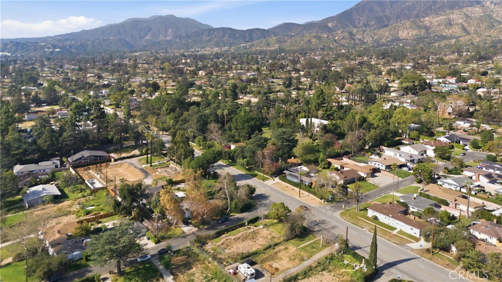 2550 Catherine Road Altadena, CA 91001 - Photo 47 of 65 a view of a city with mountain