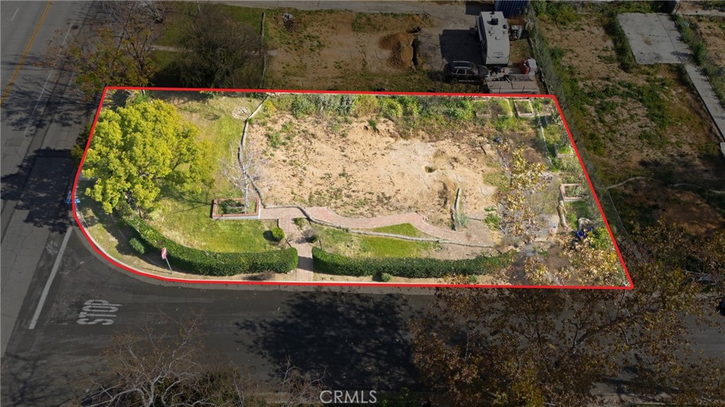 2550 Catherine Road Altadena, CA 91001 - Photo 10 of 65 a view of a yard