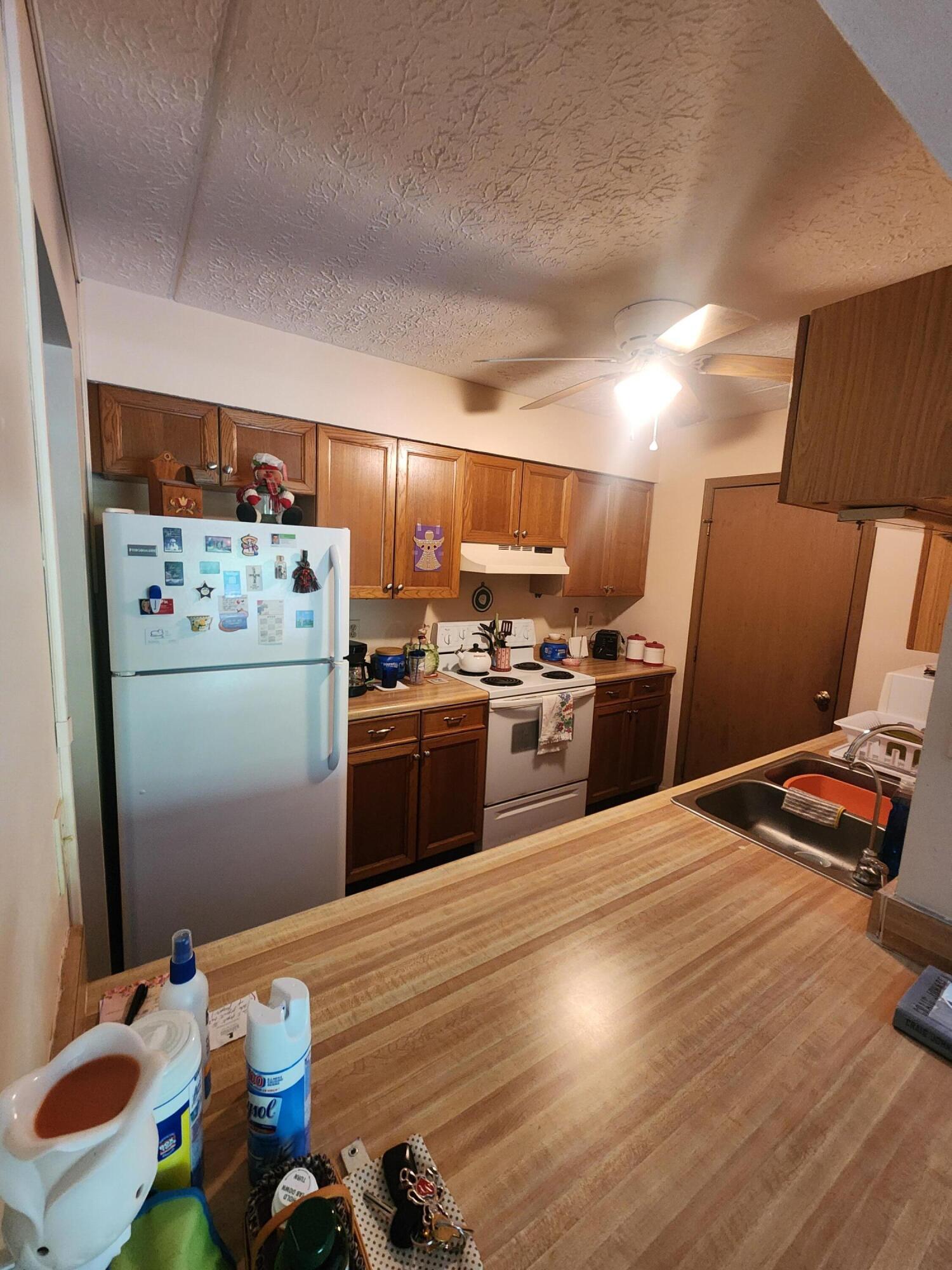 3939 Karl Road, Unit 217 Columbus, OH 43224 - Photo 8 of 14 Kitchen 3030 Karl Rd #217