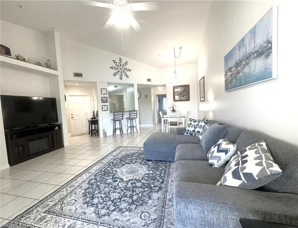 $3,750 | 6880 Huntington Lakes Circle, Unit 203, Naples, FL 34119
