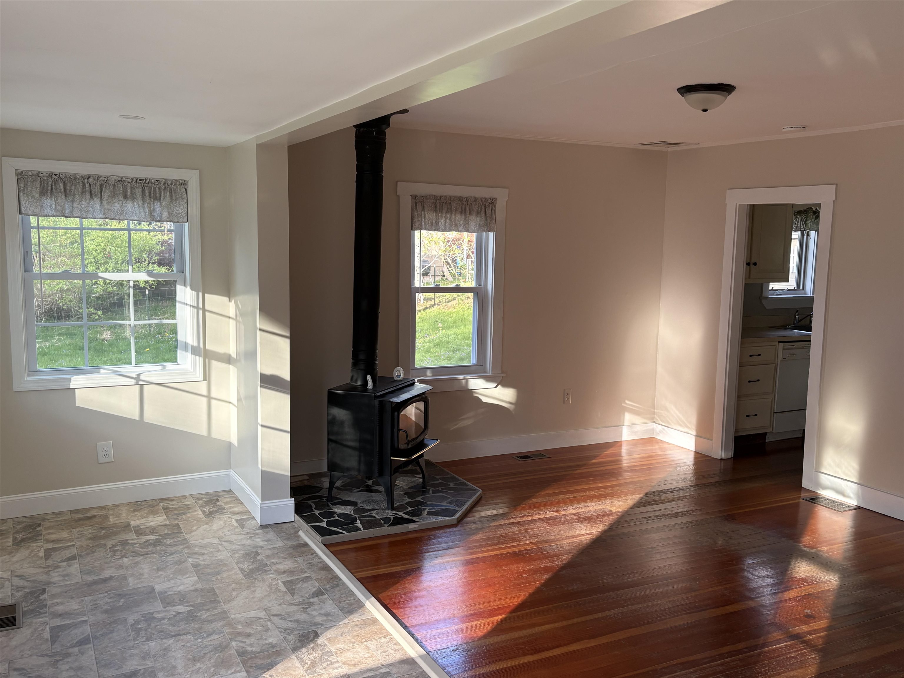 80 St Laurent Street Epping, NH 03042 - Photo 7 of 23
