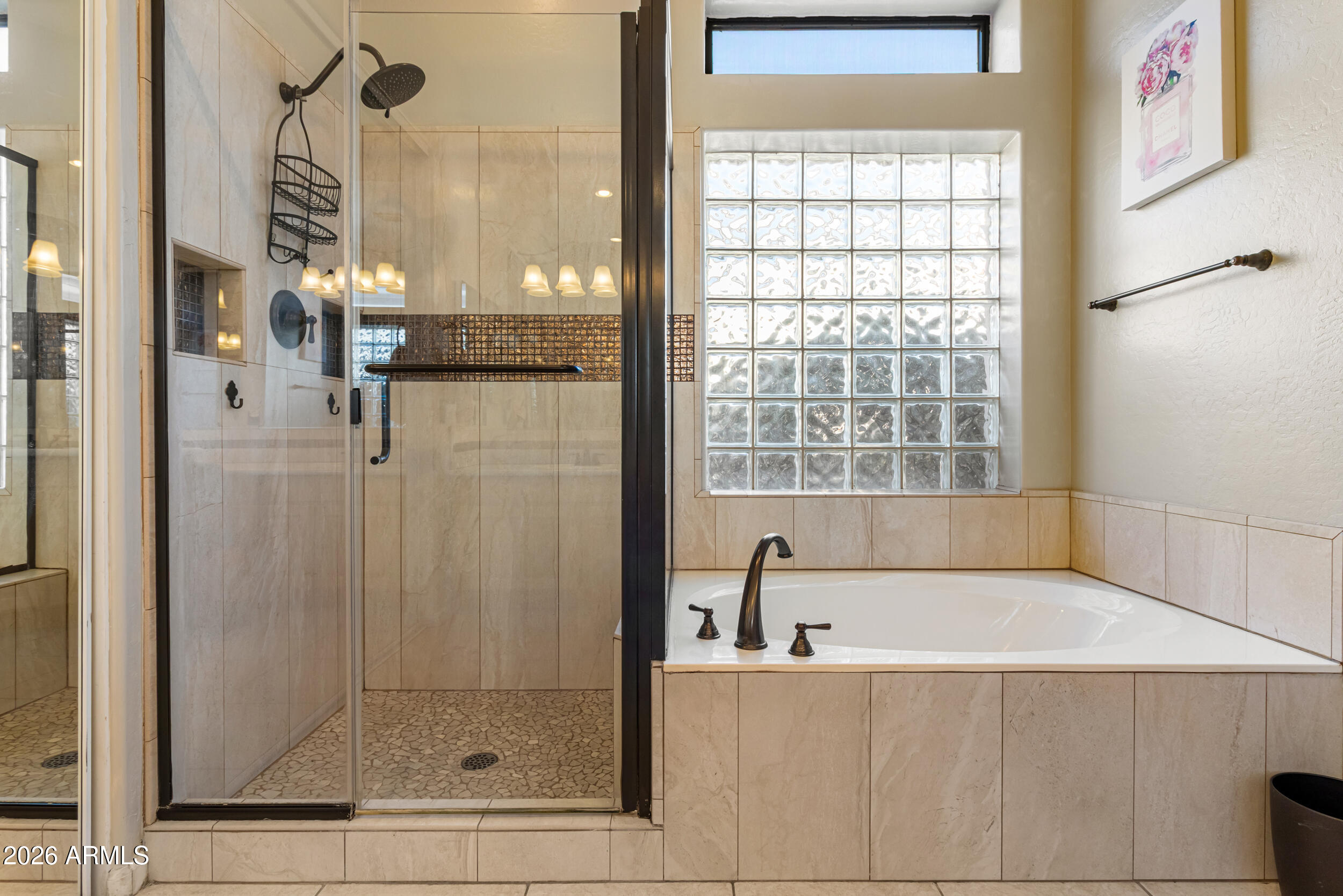 5219 East Hashknife Road Phoenix, AZ 85054 - Photo 17 of 38 a bathroom with a bath tub and shower