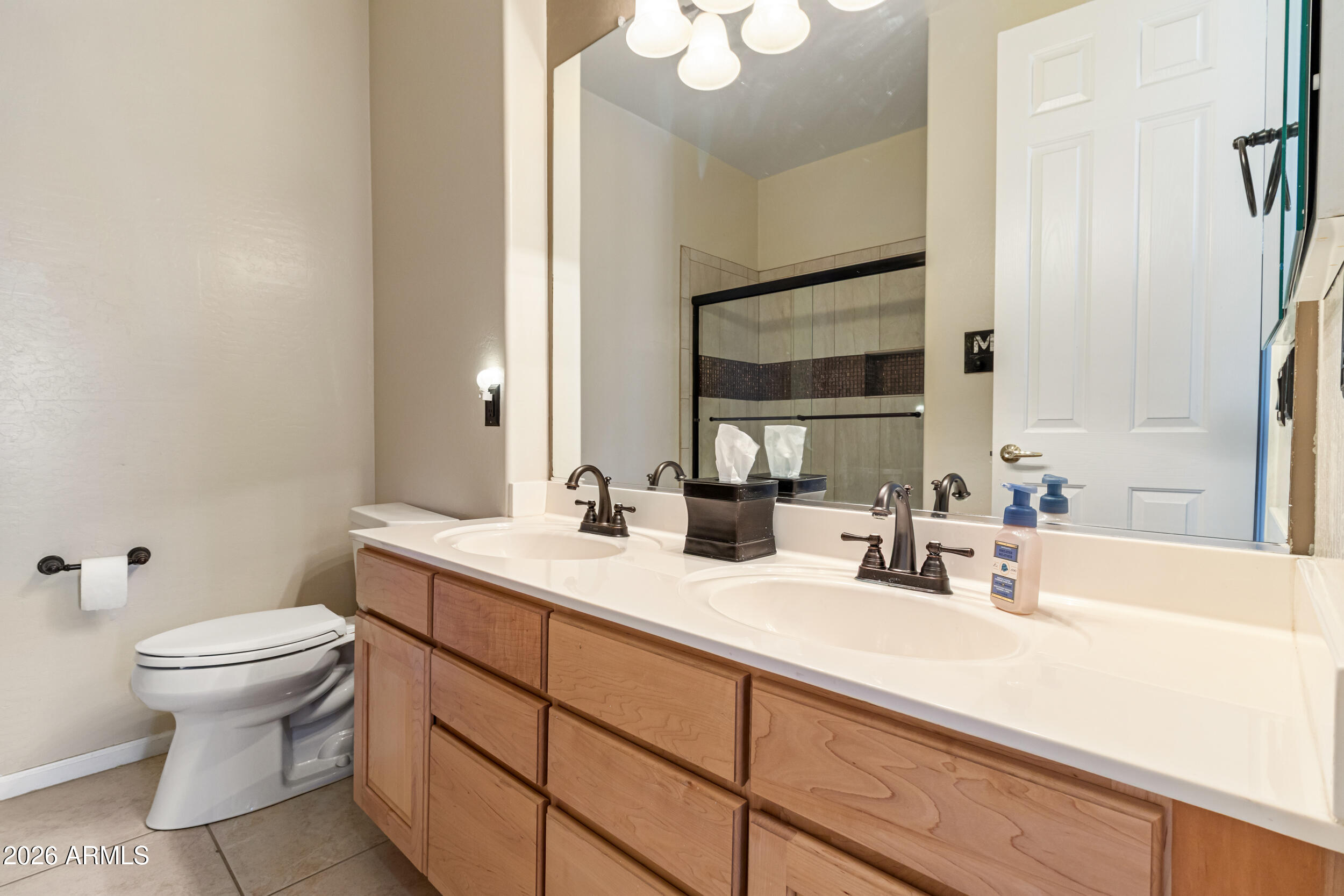 5219 East Hashknife Road Phoenix, AZ 85054 - Photo 22 of 38 a bathroom with a sink and a toilet