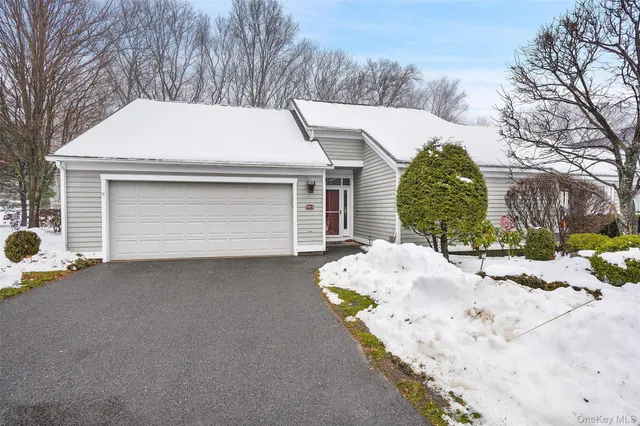 a view of a tennis court