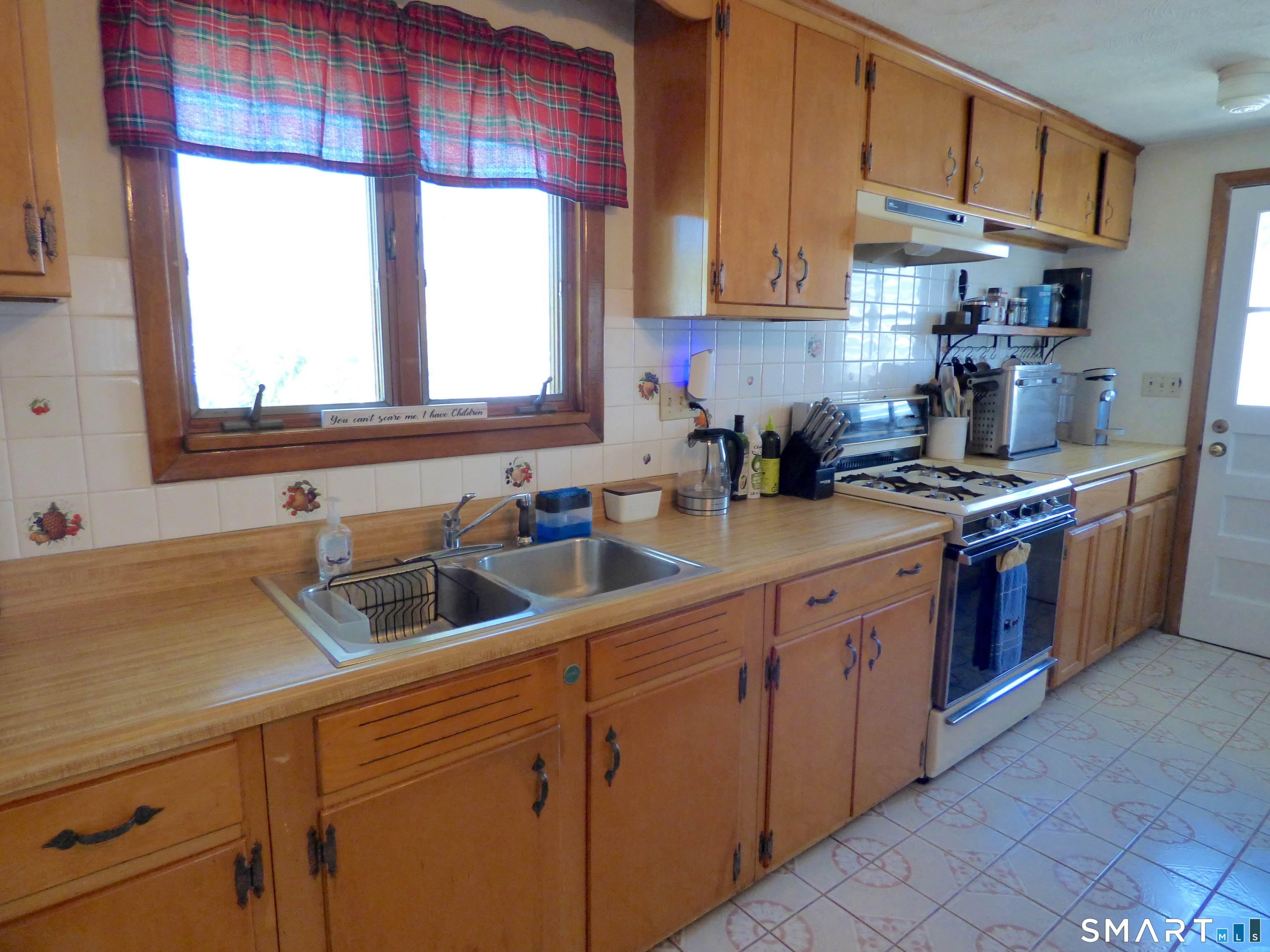 76 Harding Street Wethersfield, CT 06109 - Photo 8 of 29