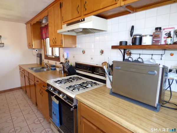 $299,000 | 76 Harding Street, Wethersfield, CT 06109