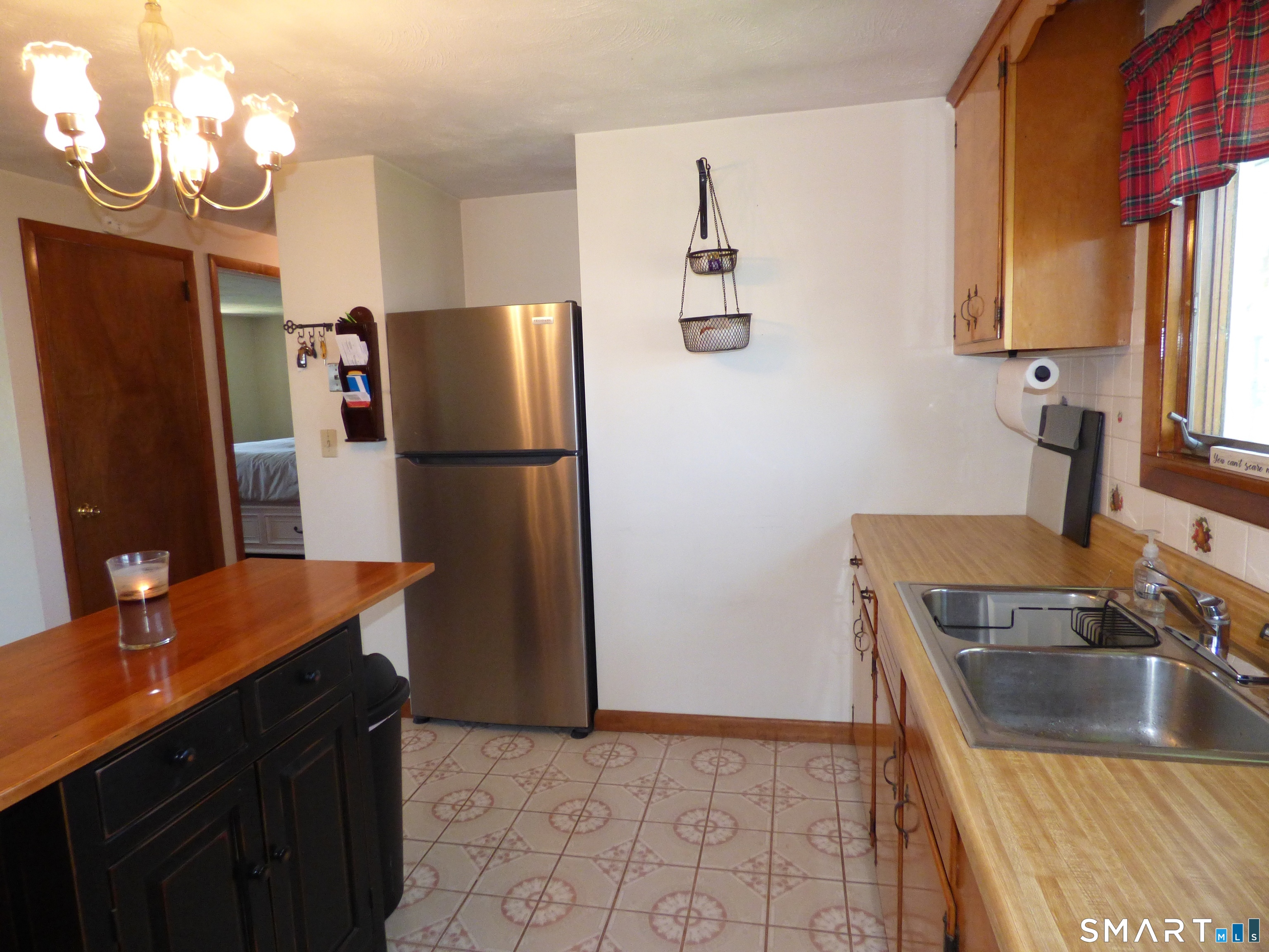 76 Harding Street Wethersfield, CT 06109 - Photo 10 of 29