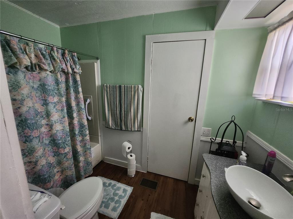 6091 Southeast 114th Street Road Belleview, FL 34420 - Photo 21 of 44 a bathroom with a sink toilet and shower