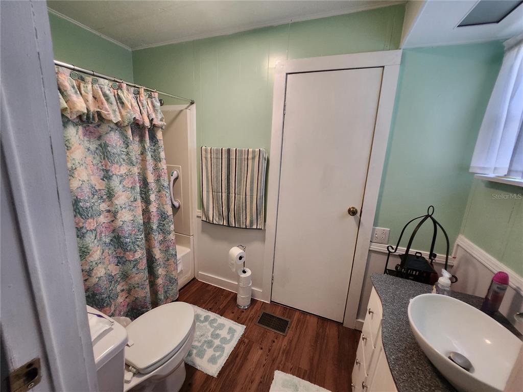 6091 Southeast 114th Street Road Belleview, FL 34420 - Photo 22 of 44 a bathroom with a sink toilet and shower