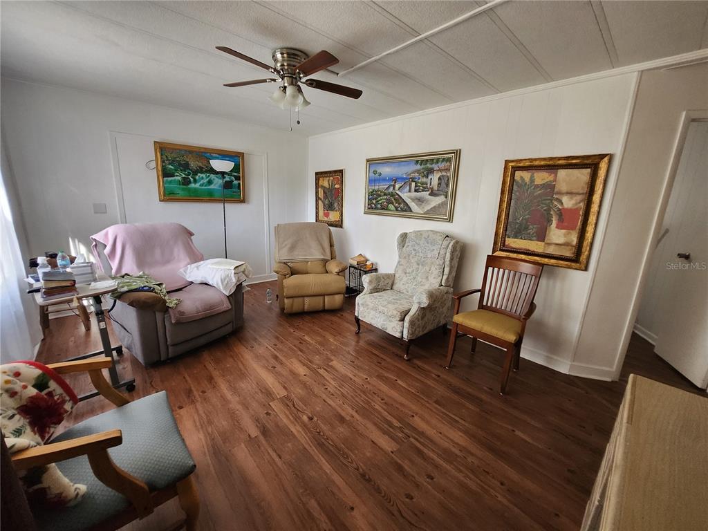 6091 Southeast 114th Street Road Belleview, FL 34420 - Photo 30 of 44 a living room with furniture and a wooden floor