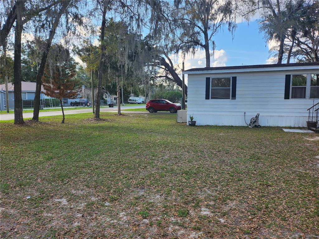 6091 Southeast 114th Street Road Belleview, FL 34420 - Photo 7 of 44 a view of a house with a backyard