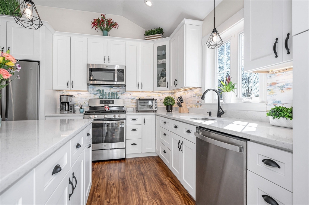 24 Eaton Drive Hudson, MA 01749 - Photo 7 of 37