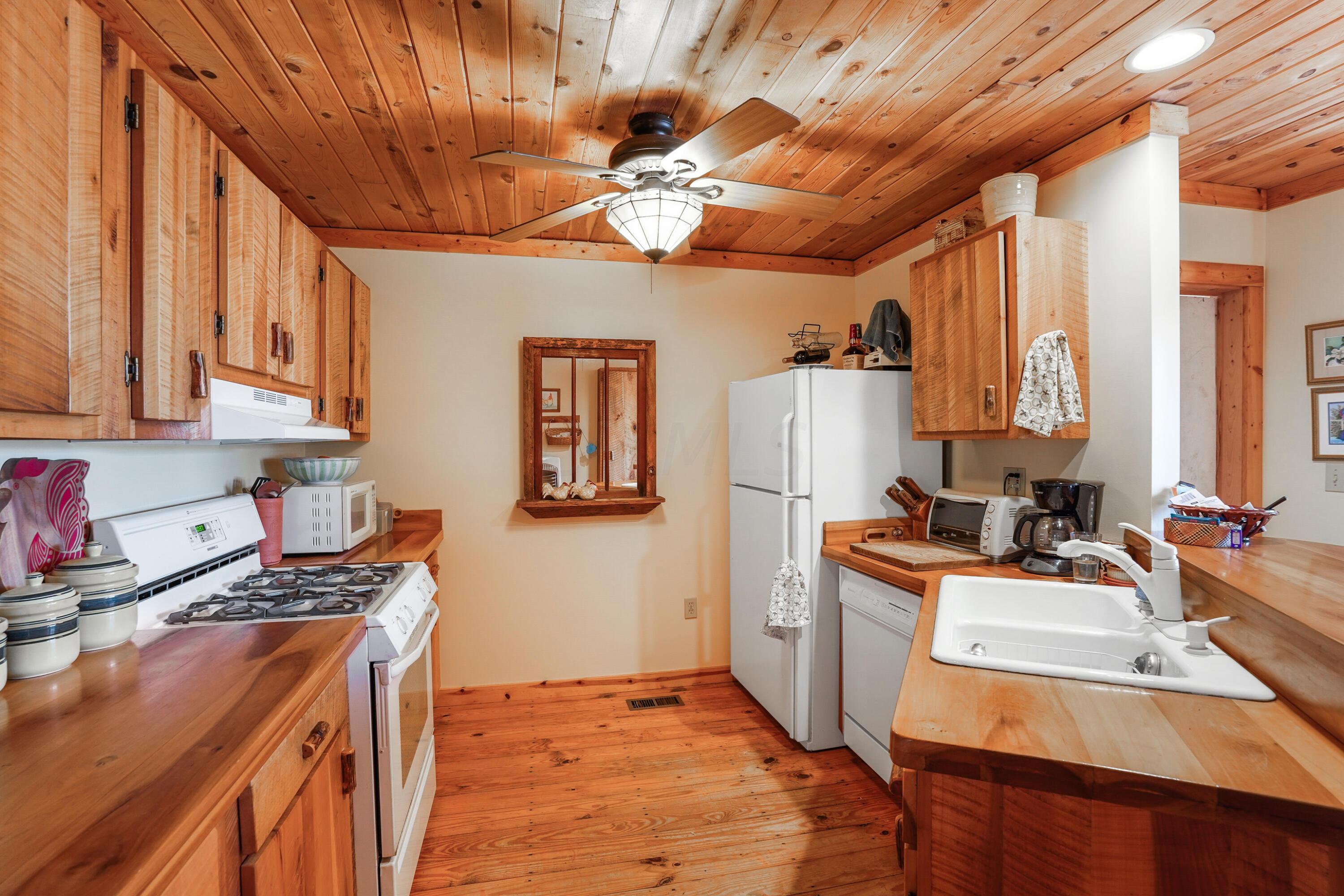385 Blue Valley Road Southwest Lancaster, OH 43130 - Photo 46 of 87 Kitchen