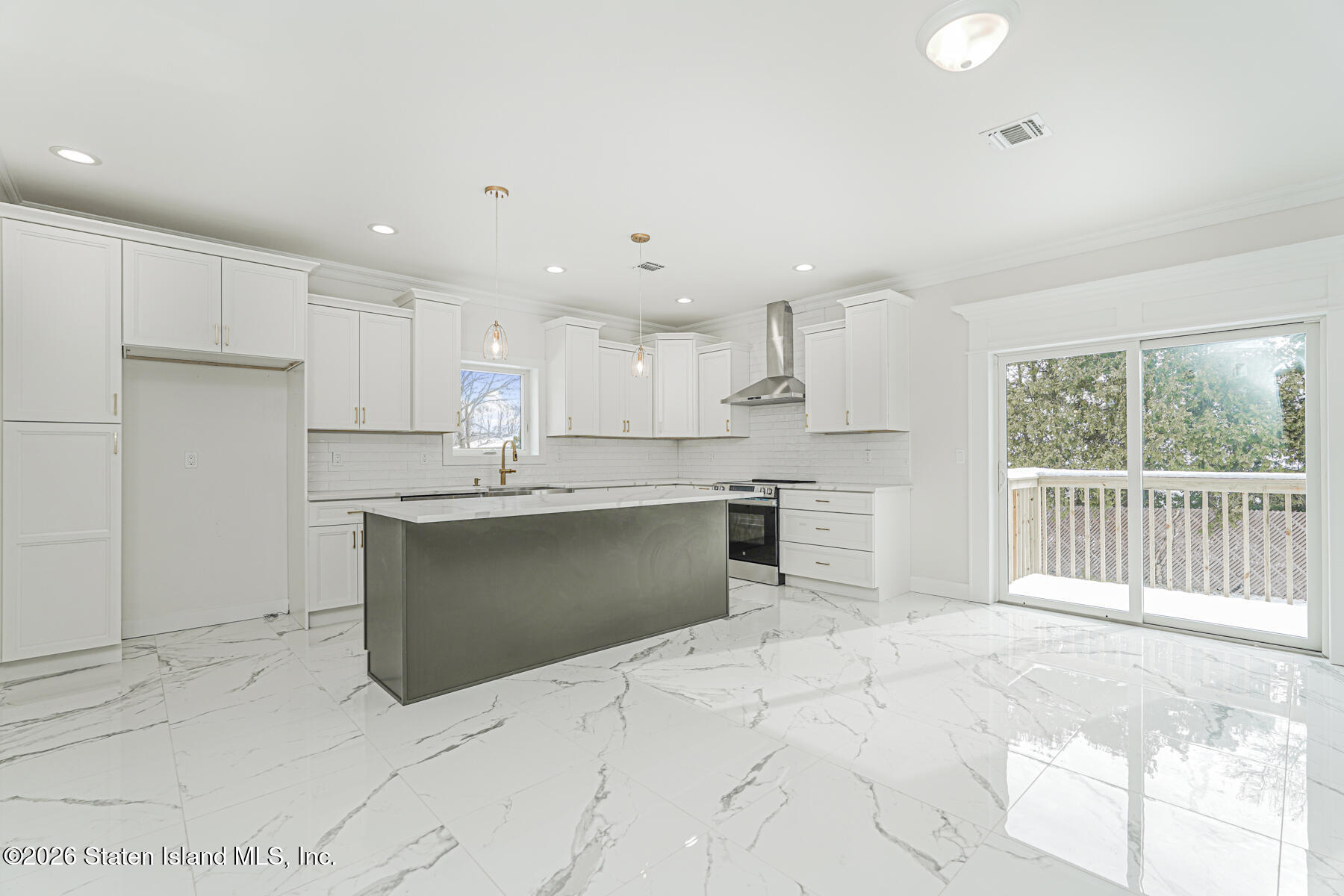 448 Rensselaer Avenue Staten Island, NY 10312 - Photo 5 of 38 Kitchen