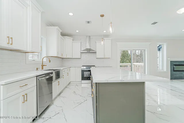 $1,599,900 | 448 Rensselaer Avenue | Huguenot