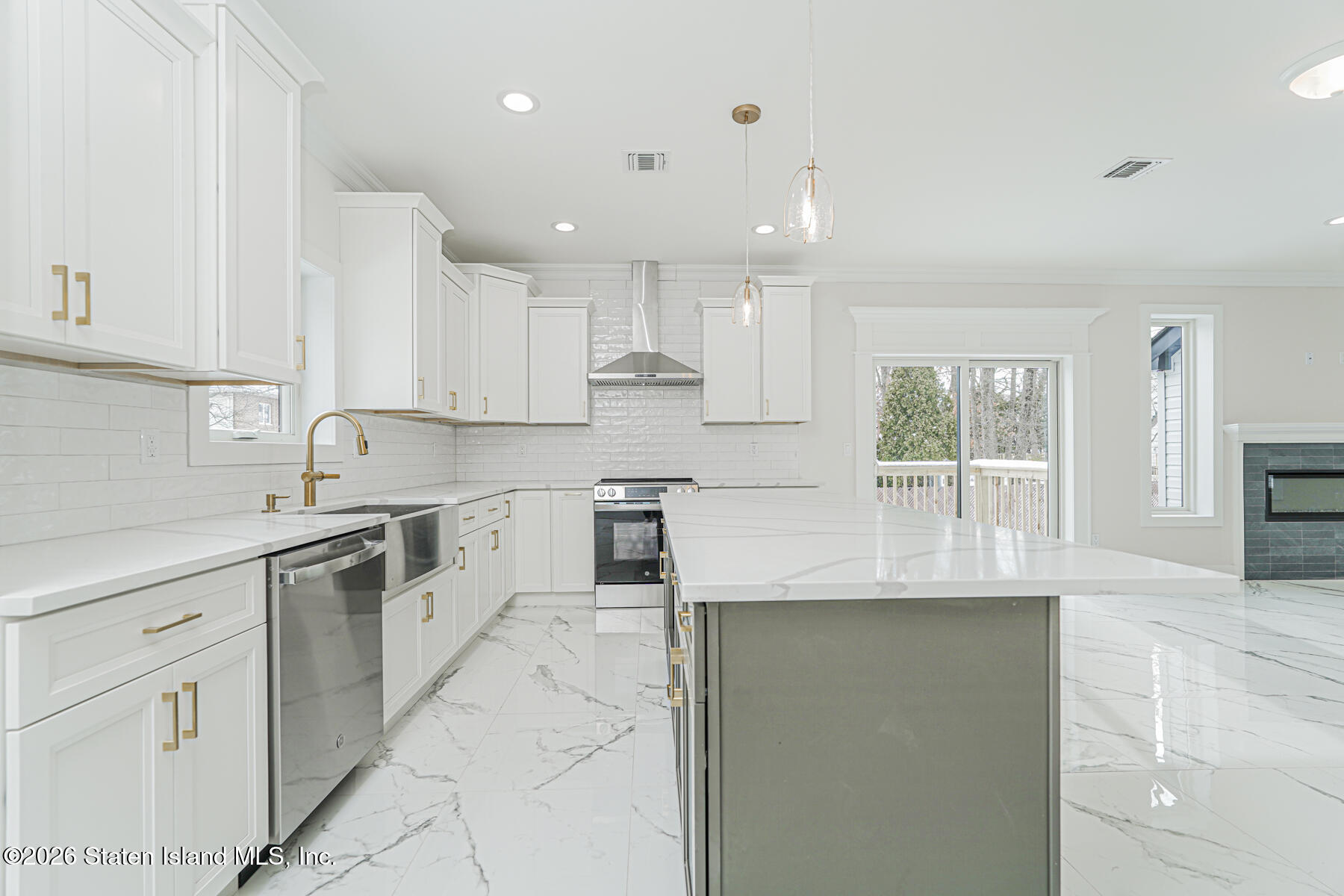 448 Rensselaer Avenue Staten Island, NY 10312 - Photo 6 of 38 Kitchen