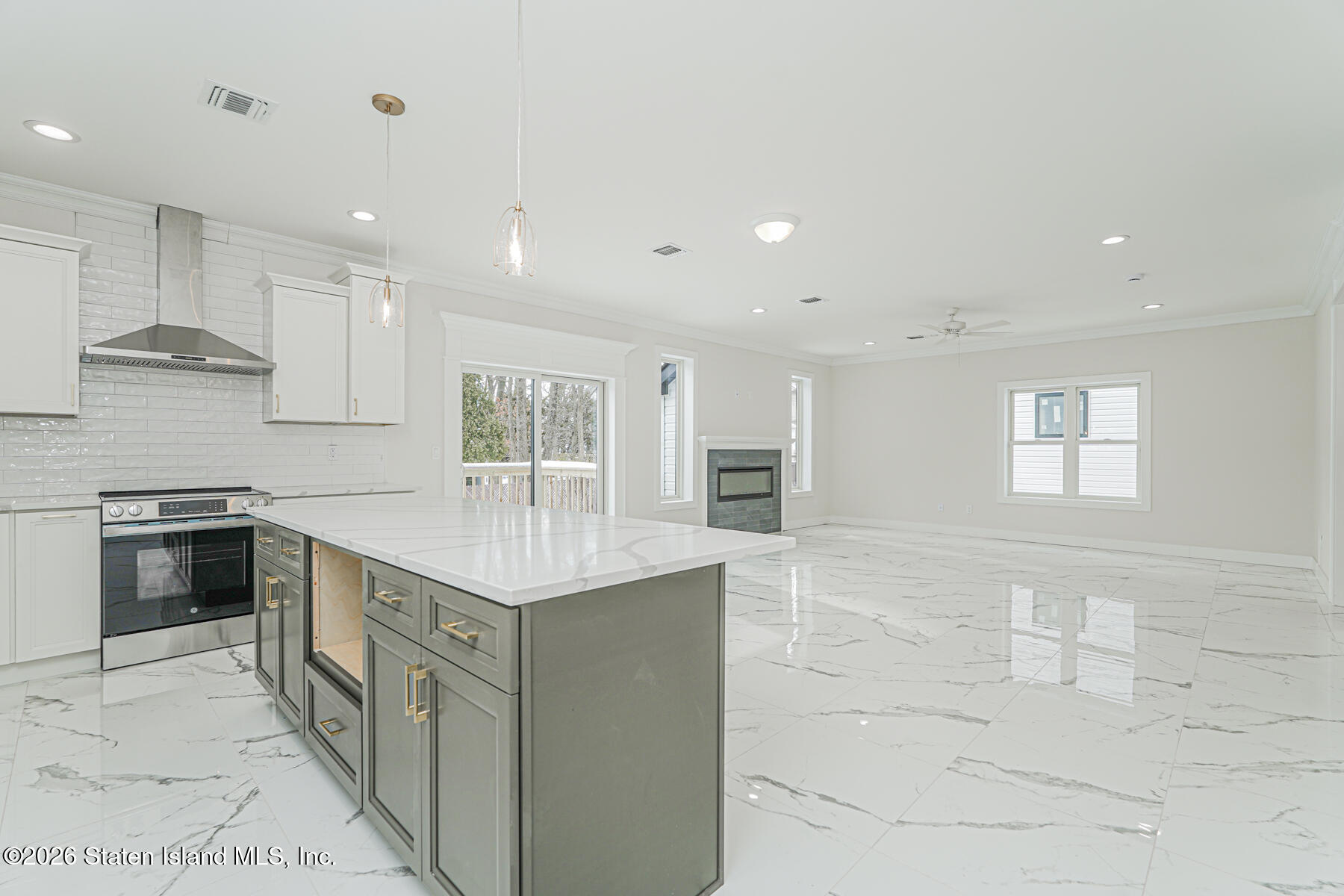 448 Rensselaer Avenue Staten Island, NY 10312 - Photo 7 of 38 Kitchen