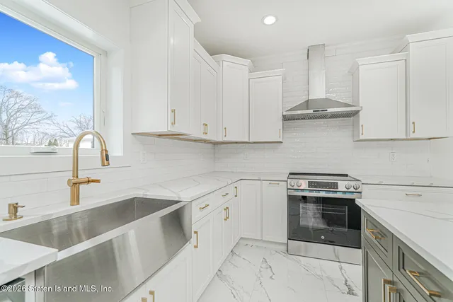 $1,599,900 | 448 Rensselaer Avenue | Huguenot