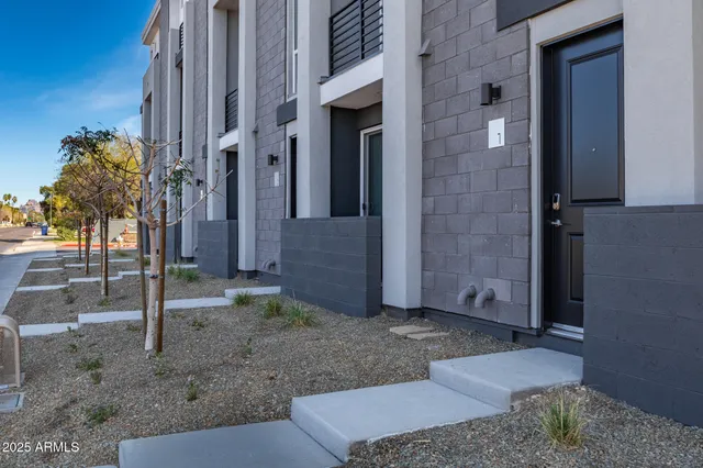 $2,995 | 915 East Missouri Avenue, Unit 10, Phoenix, AZ 85014