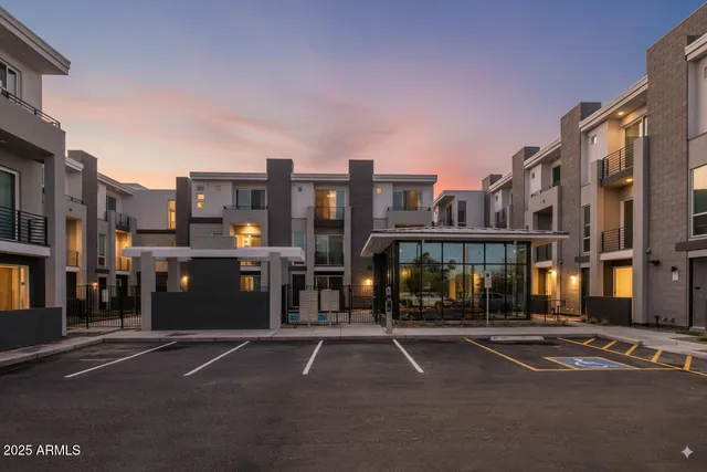 $2,995 | 915 East Missouri Avenue, Unit 10, Phoenix, AZ 85014