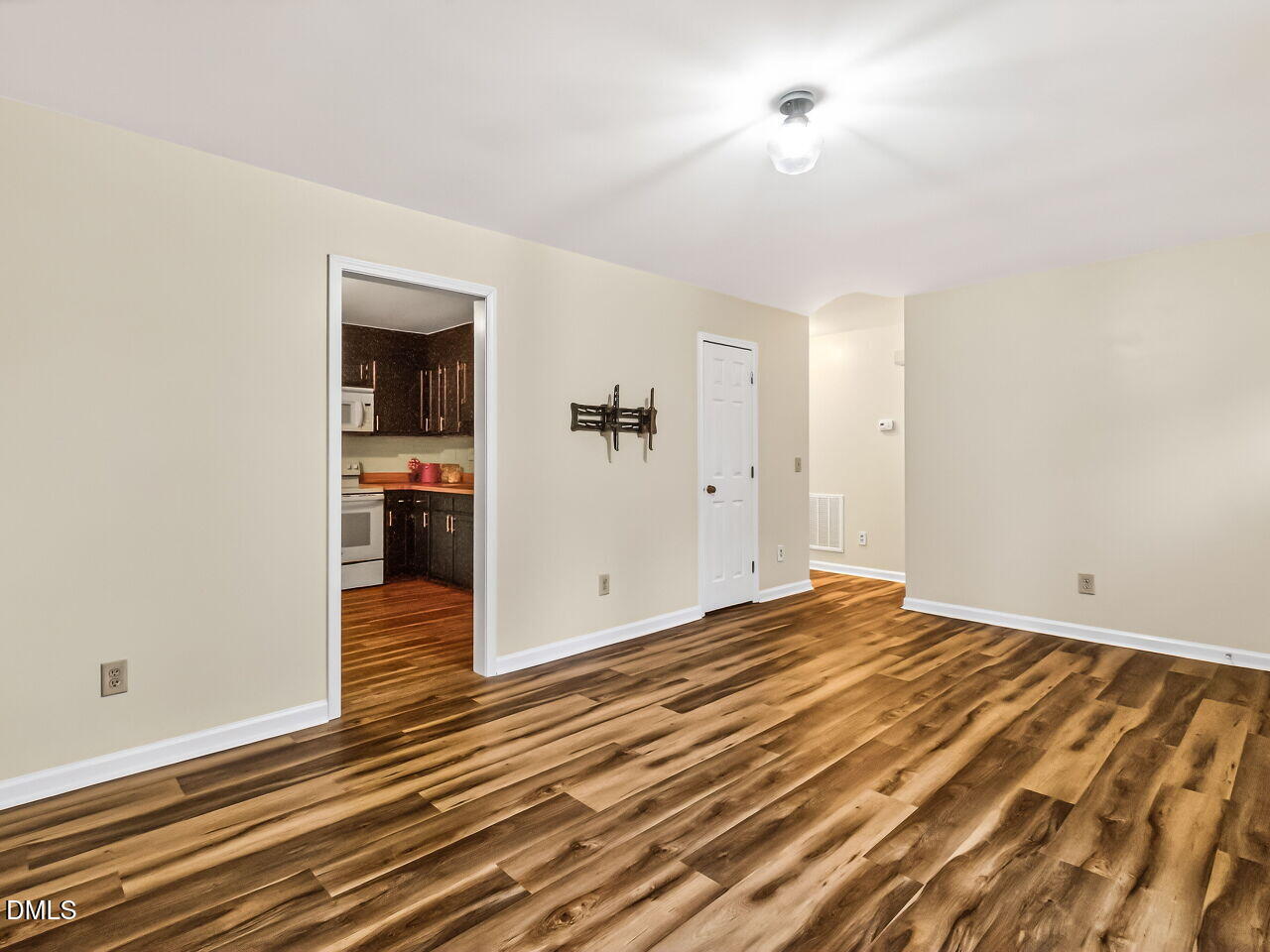 903 Limerick Lane Durham, NC 27713 - Photo 8 of 24 008-1280x960-photo