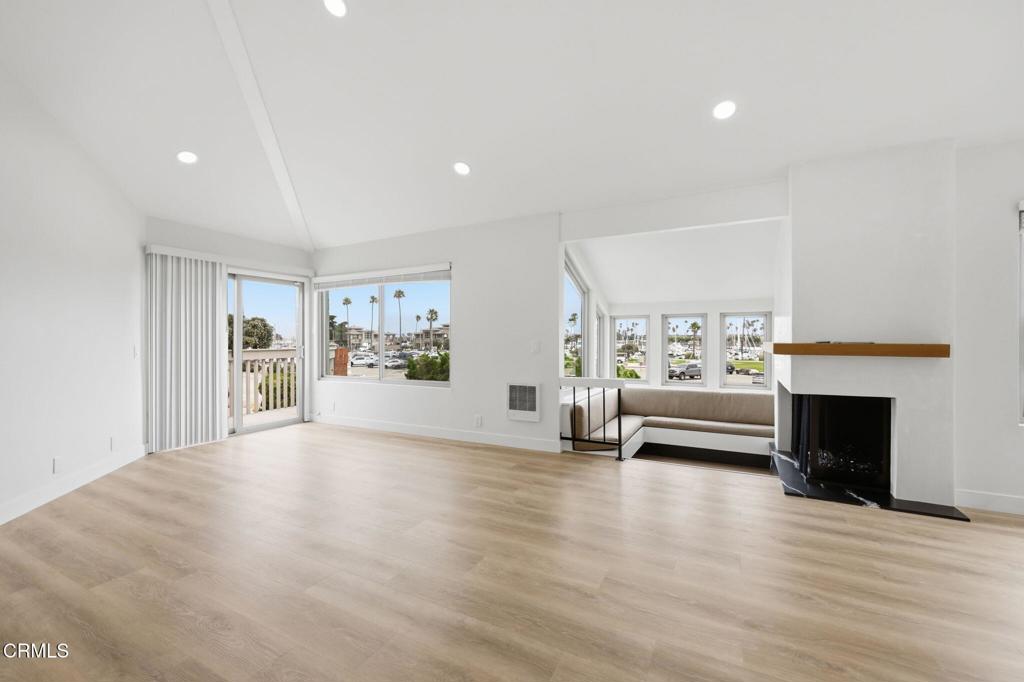 3664 Sunset Lane Oxnard, CA 93035 - Photo 6 of 58