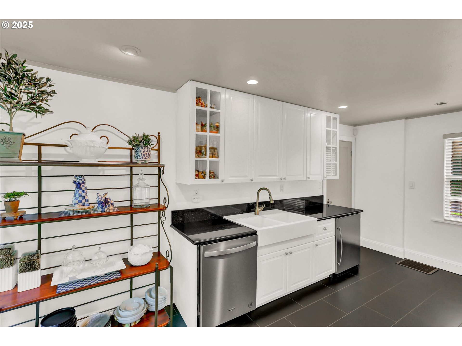 2271 Southwest Montgomery Drive Portland, OR 97201 - Photo 13 of 25 a kitchen that has a sink and a stove in it