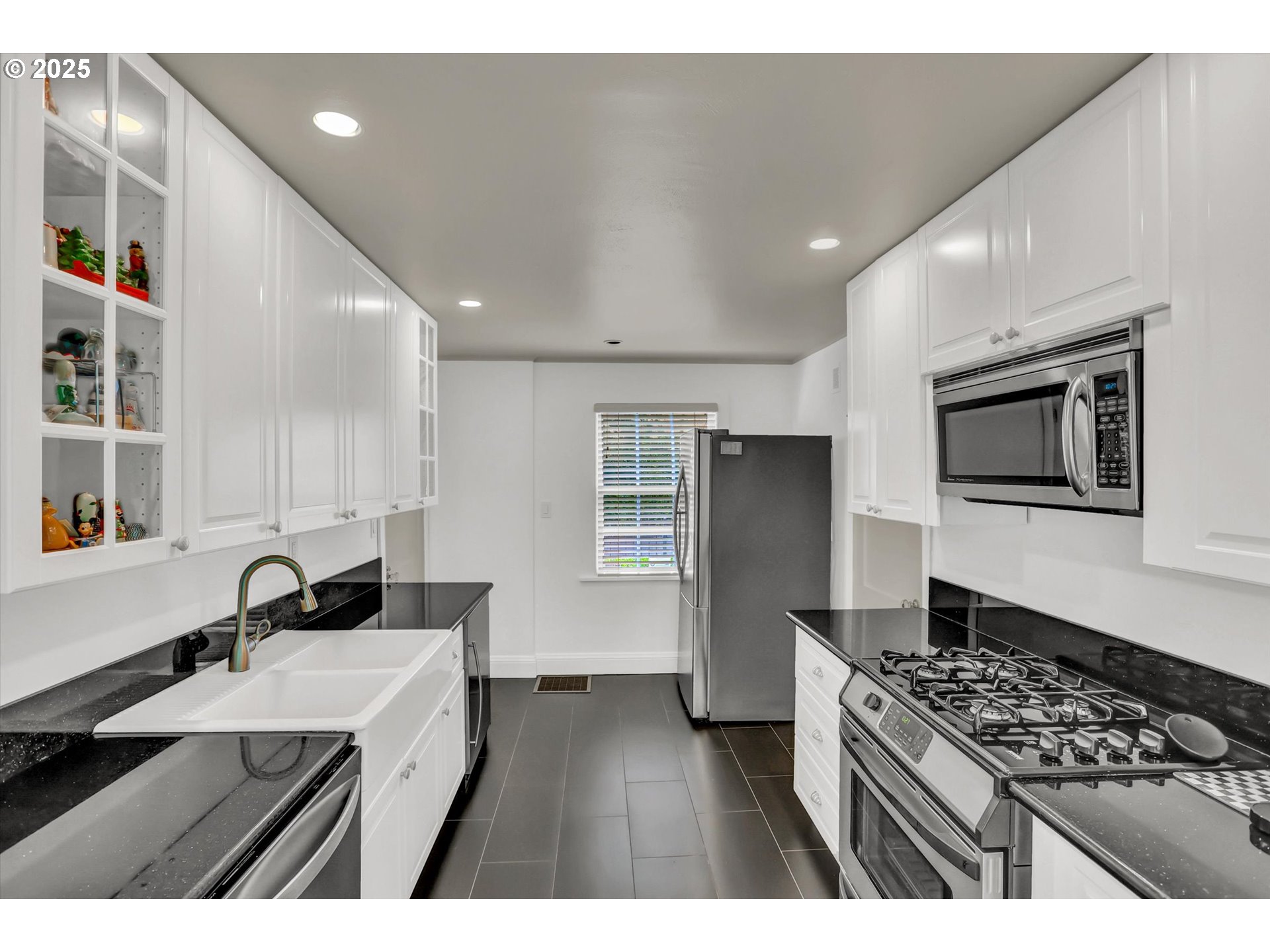 2271 Southwest Montgomery Drive Portland, OR 97201 - Photo 14 of 25