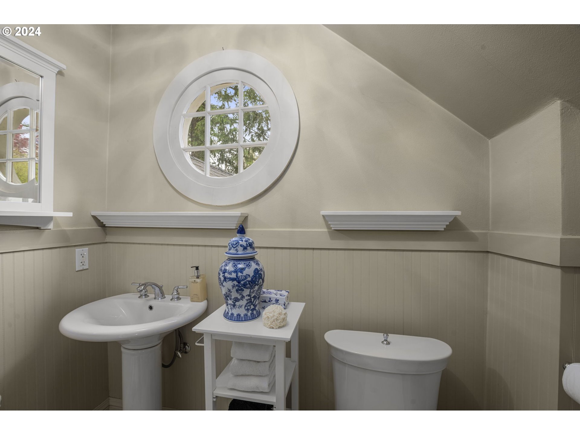 2271 Southwest Montgomery Drive Portland, OR 97201 - Photo 21 of 25 a bathroom with a toilet and a sink