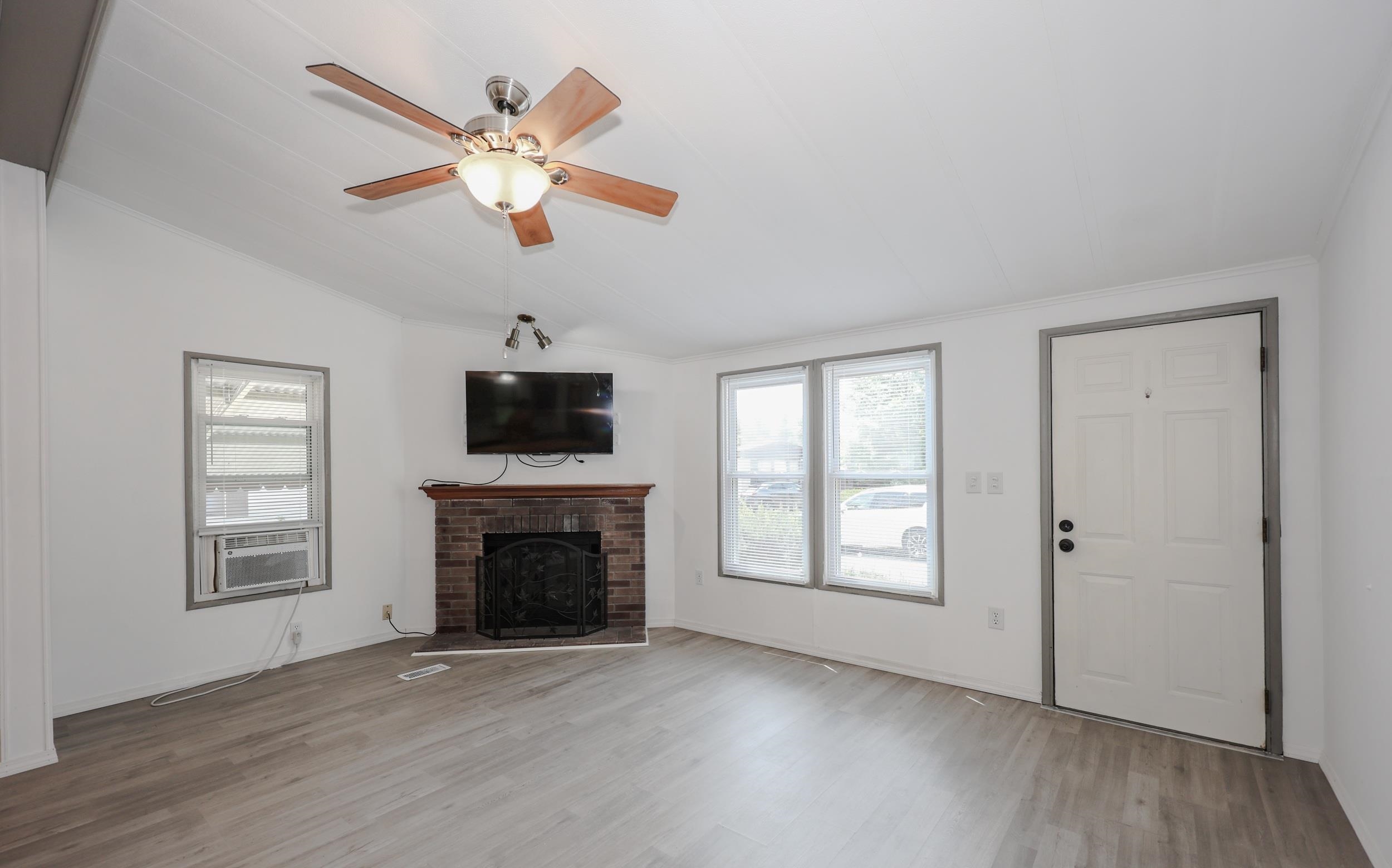 45 Rachael Circle Goffstown, NH 03045 - Photo 4 of 33 Gallery Image 4