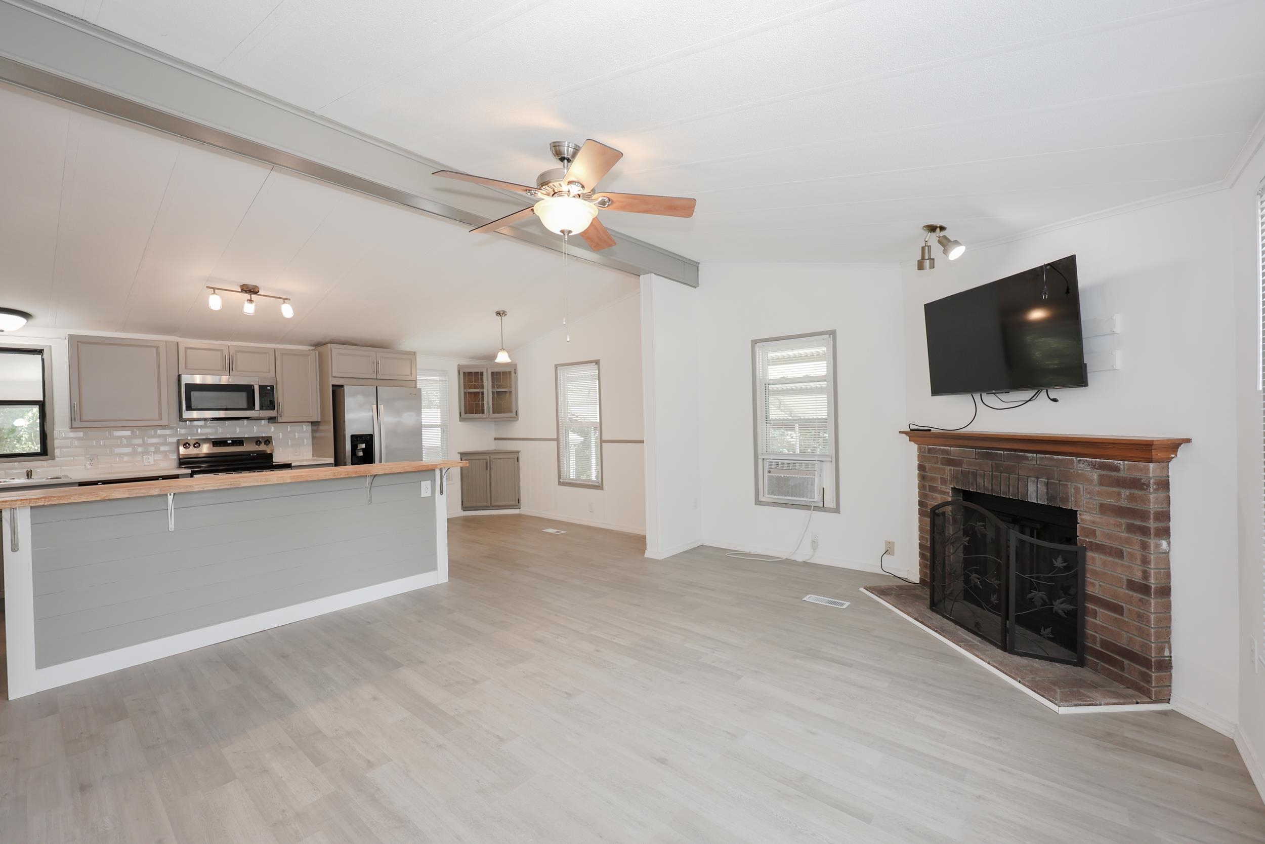 45 Rachael Circle Goffstown, NH 03045 - Photo 5 of 33 Gallery Image 5