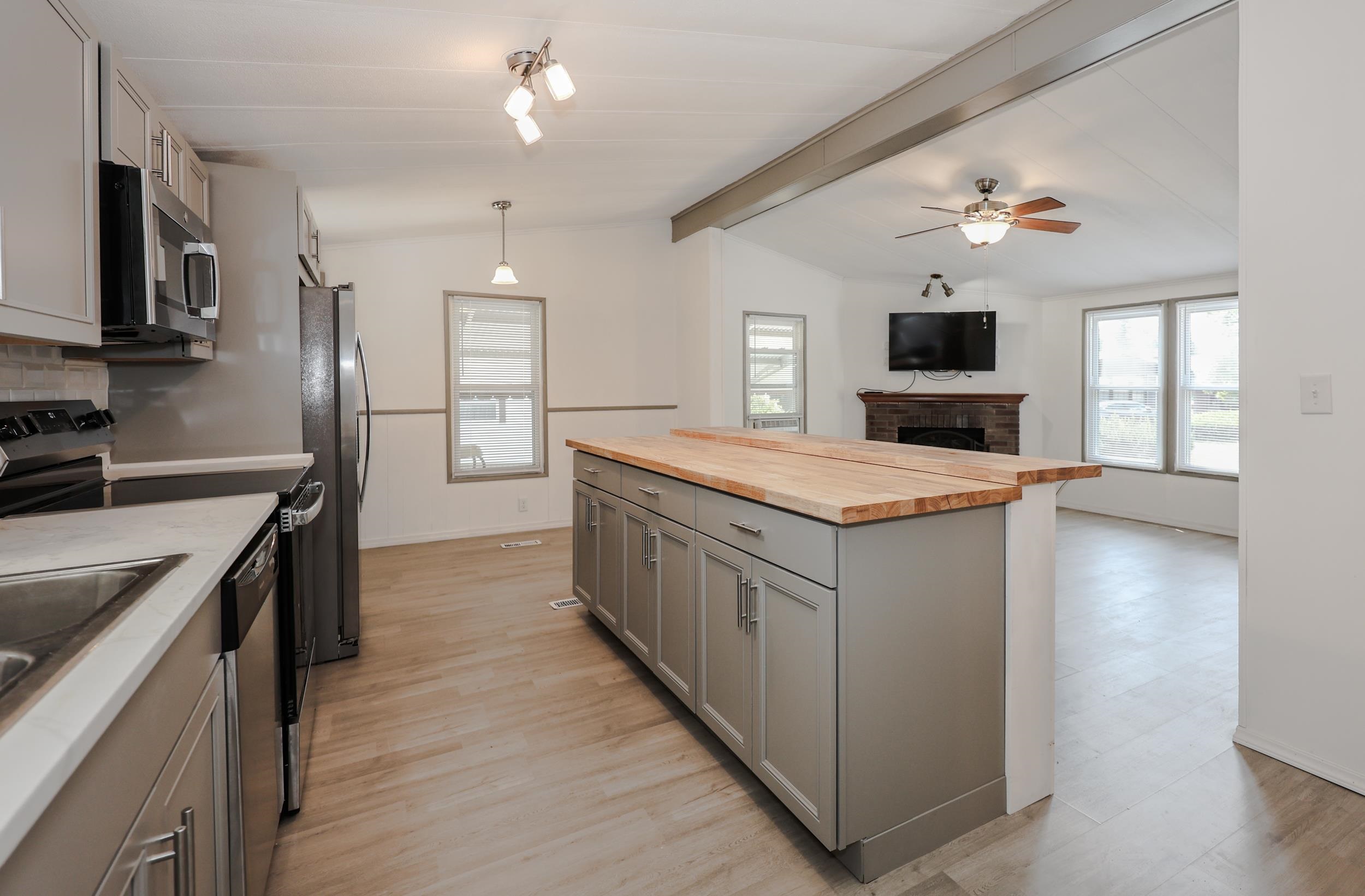 45 Rachael Circle Goffstown, NH 03045 - Photo 6 of 33 Gallery Image 6