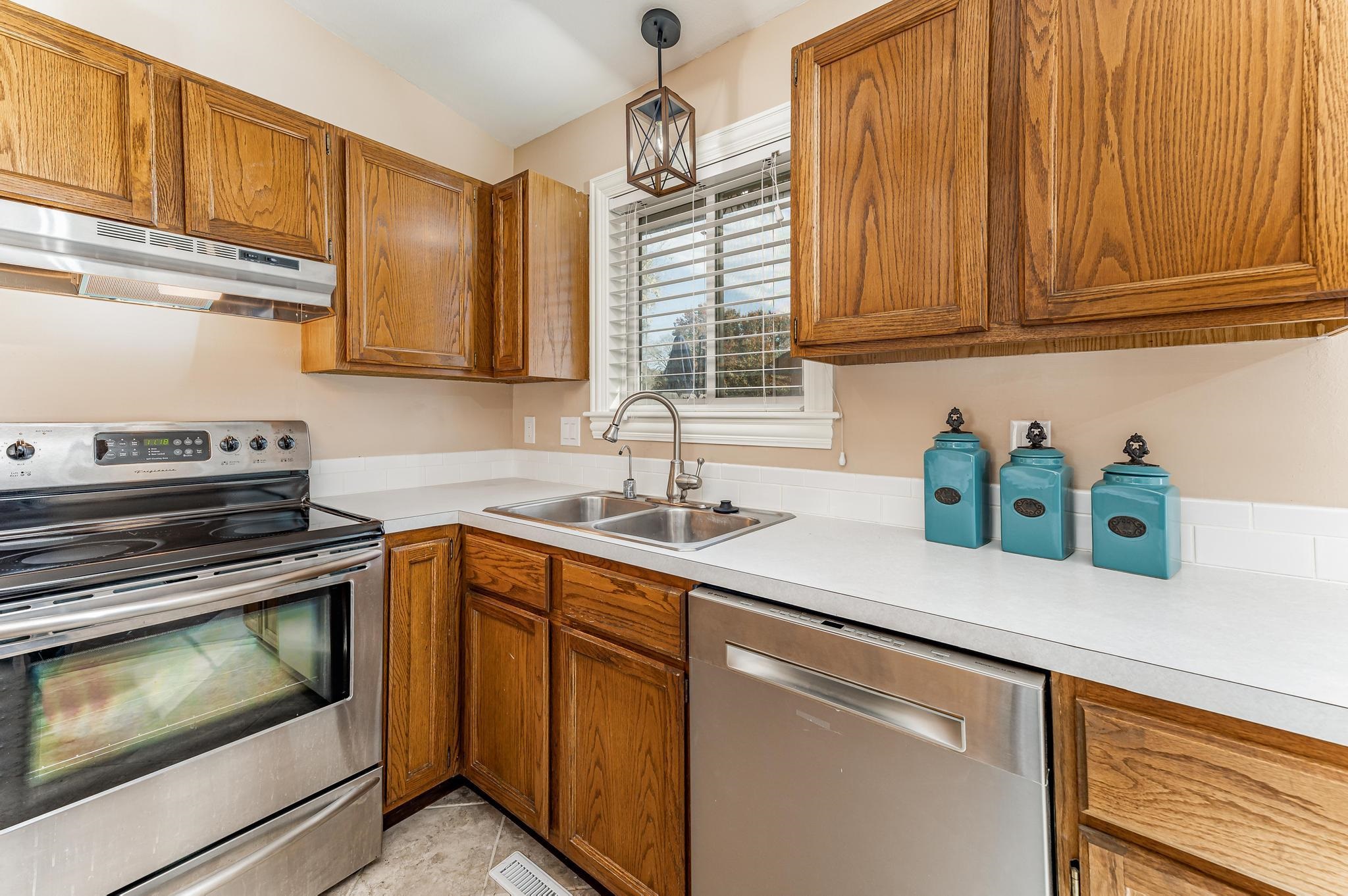 3746 North Smyser Street Wichita, KS 67204 - Photo 11 of 36