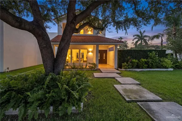 a view of a house with a backyard