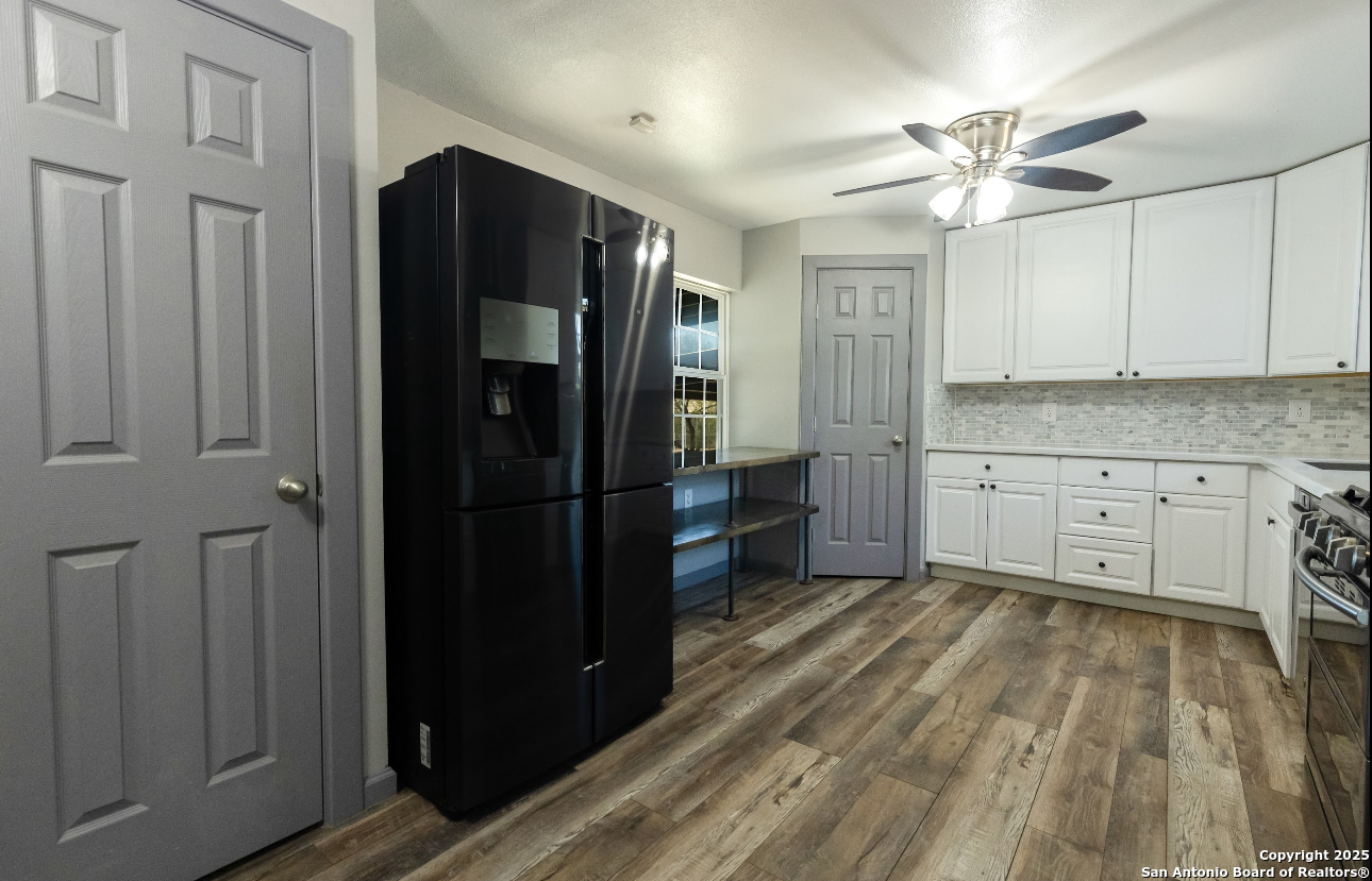 1510 Corgey Road Pleasanton, TX 78064 - Photo 7 of 34 a kitchen with stainless steel appliances a refrigerator and cabinets
