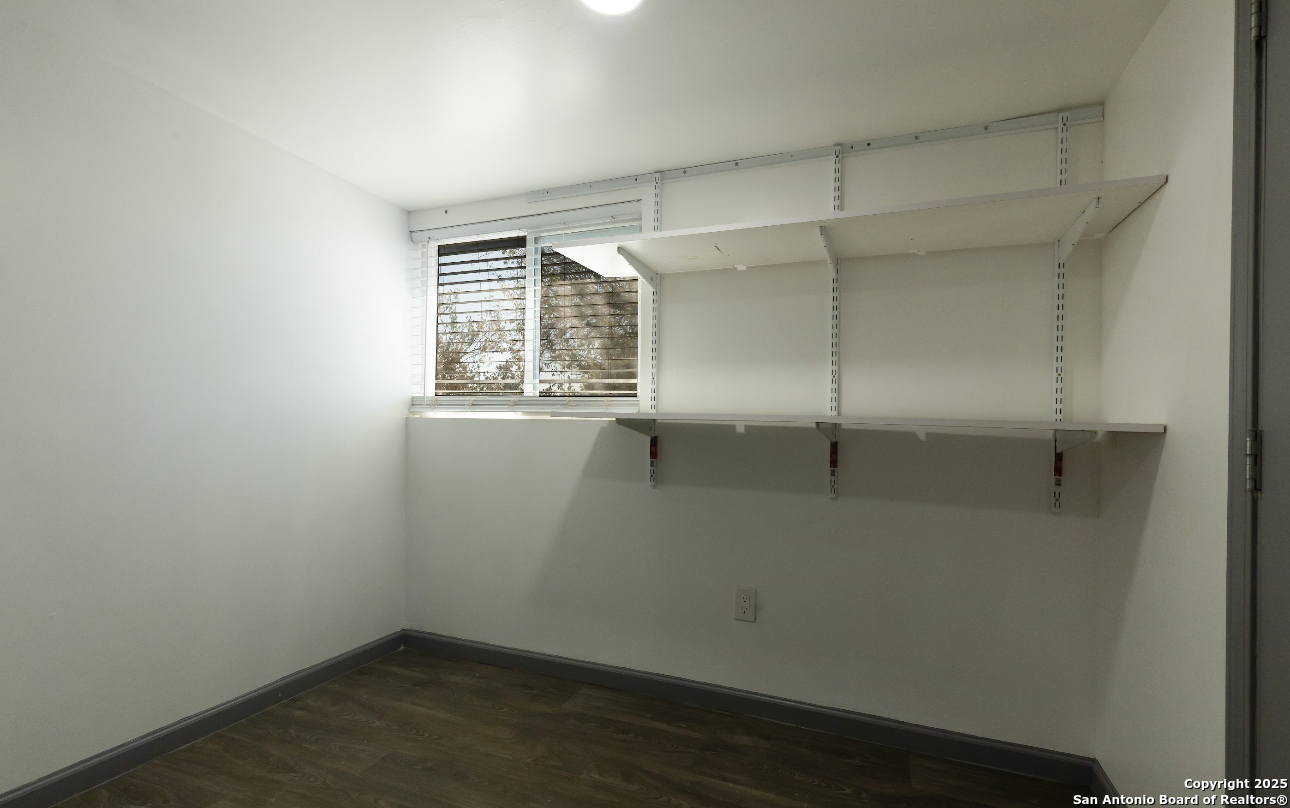 1510 Corgey Road Pleasanton, TX 78064 - Photo 9 of 34 an empty room with a window