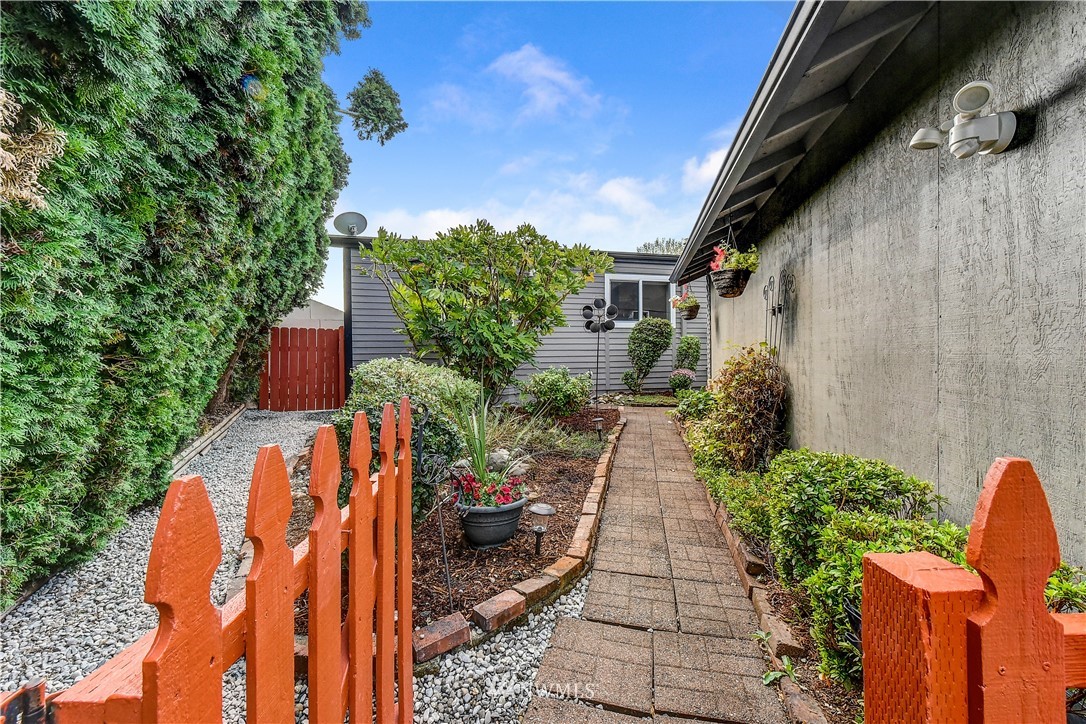12509 Northeast 198th Street Bothell, WA 98011 - Photo 3 of 30 Gallery Image 3
