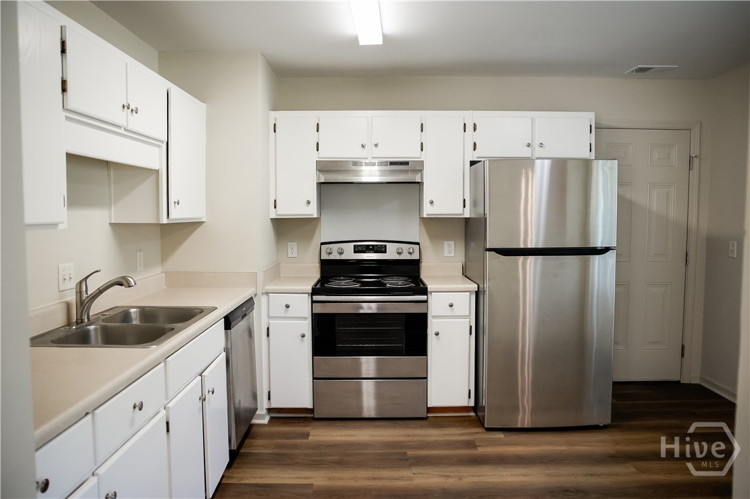 630 Rushing Street Richmond Hill, GA 31324 - Photo 3 of 23 Kitchen 1