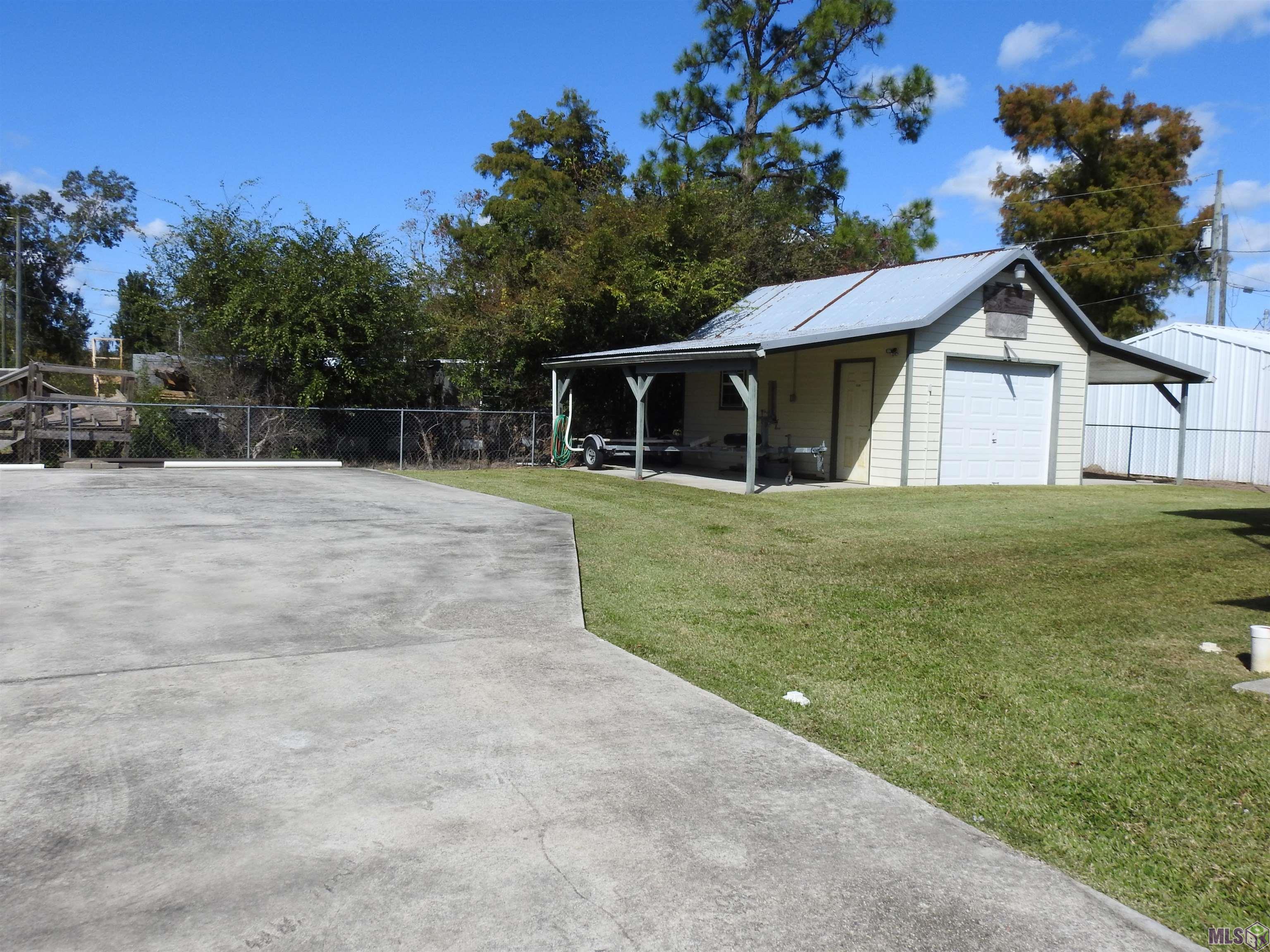1464 Dr Beatrous Road Theriot, LA 70397 - Photo 7 of 30