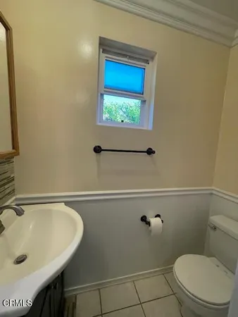 en empty room with wooden floor and windows