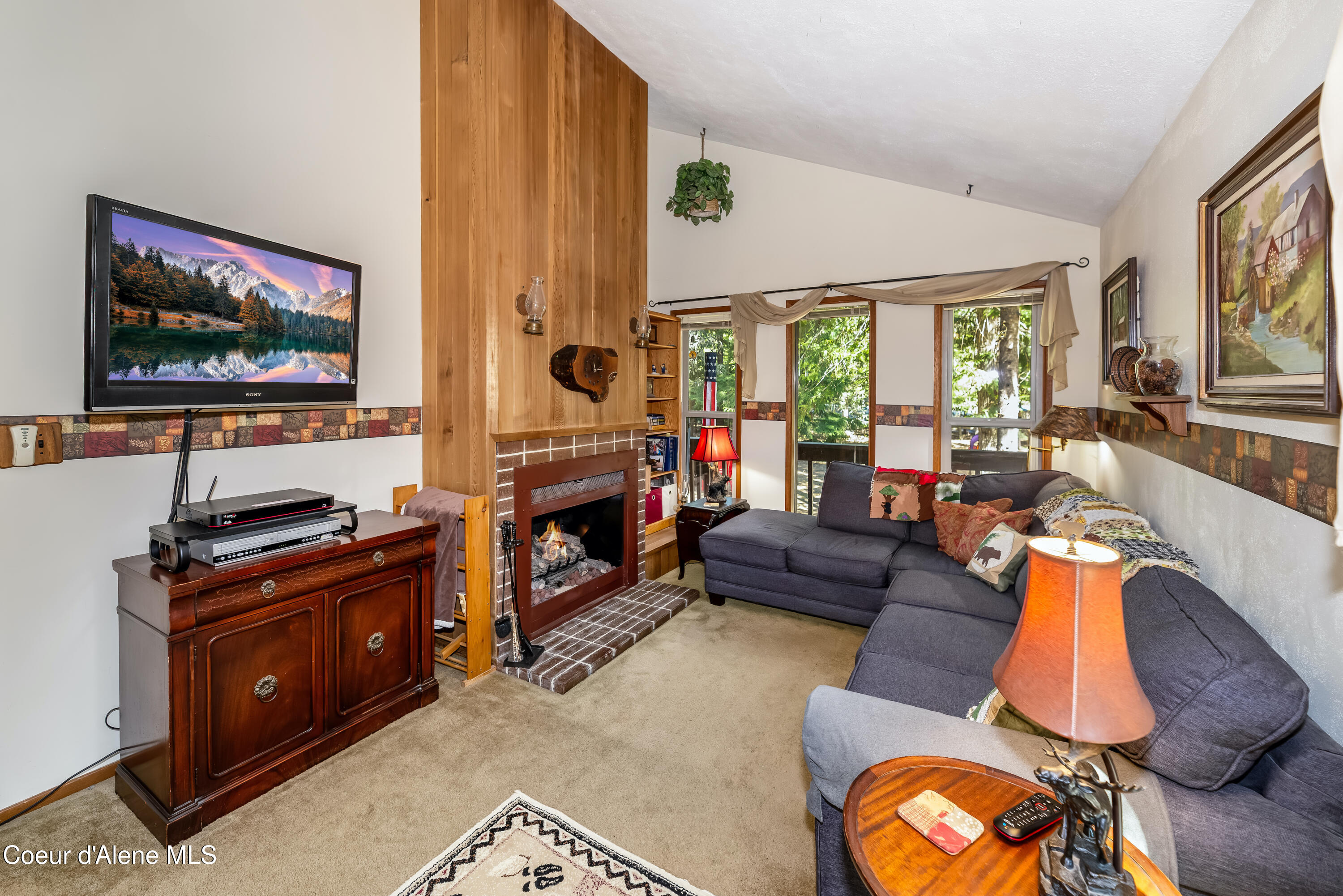 1976 Reeder Bay Road Nordman, ID 83848 - Photo 9 of 20 LIving Room