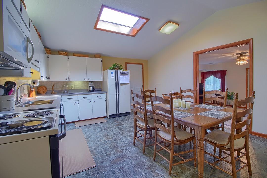 3104 Eastwick Road Columbus, OH 43232 - Photo 18 of 59 Eat in kitchen.