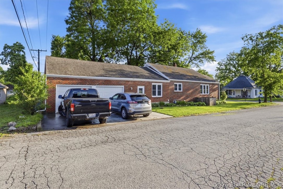 316 North Maple Street Eldon, MO 65026 - Photo 6 of 66 2 car garage and driveway provide plenty of parkin