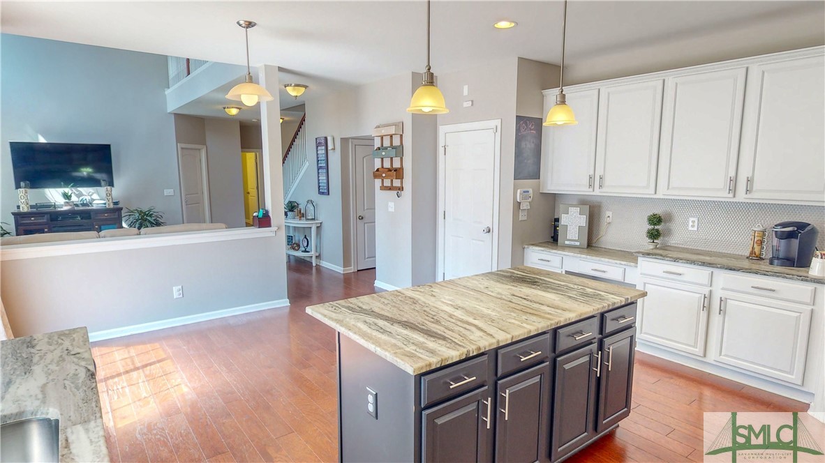 40 Olde Gate Court Pooler, GA 31322 - Photo 10 of 48 Two Tone Cabinets-Very stylish!