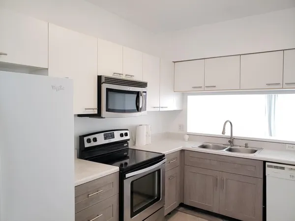 $2,700 | 4963 Southwest 31st Terrace, Unit 4963, Dania Beach, FL 33312
