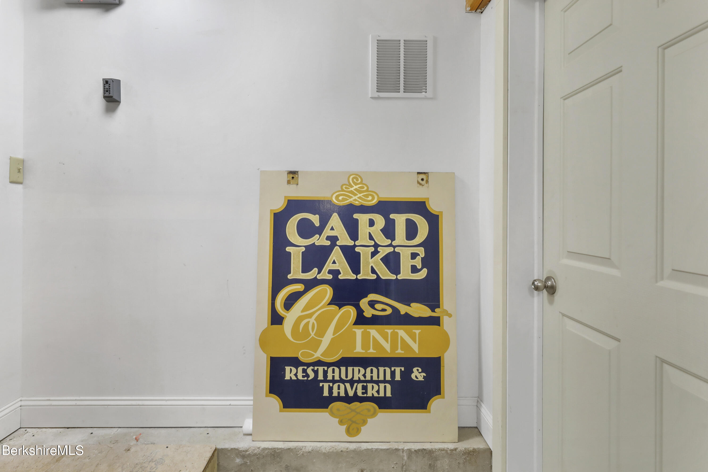 29 Main Street West Stockbridge, MA 01266 - Photo 33 of 51 185 Sign