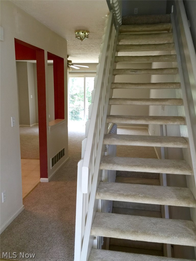 1375 Meadow Run Akron, OH 44321 - Photo 5 of 21