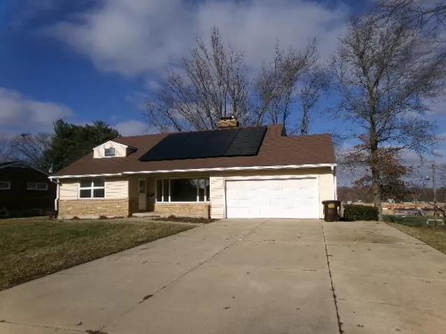 $219,900 | 1435 Bolkinwood Drive, Freeport, IL 61032