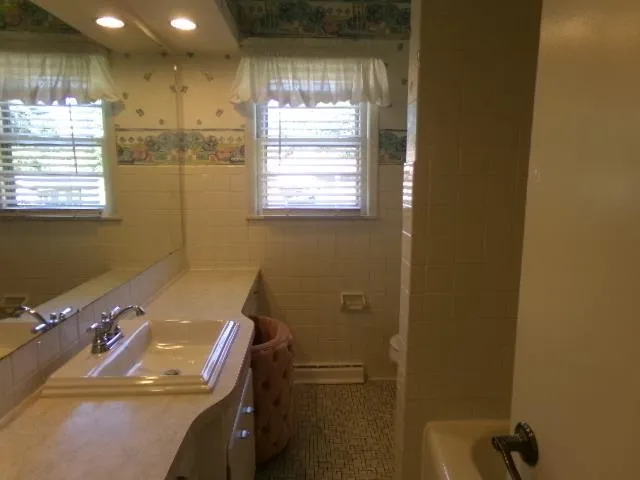 $219,900 | 1435 Bolkinwood Drive, Freeport, IL 61032