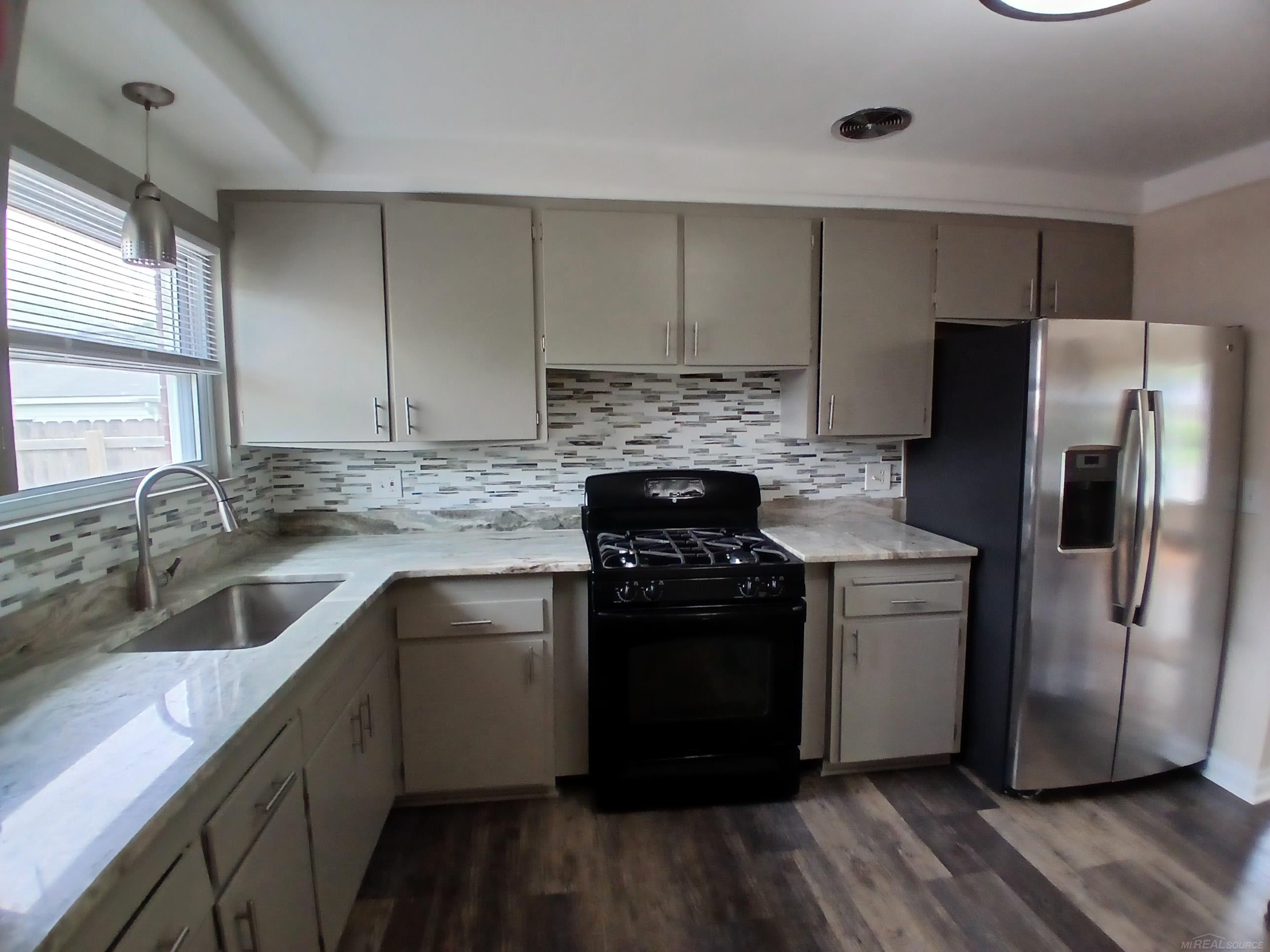 24675 Ridgecroft Avenue Eastpointe, MI 48021 - Photo 14 of 31